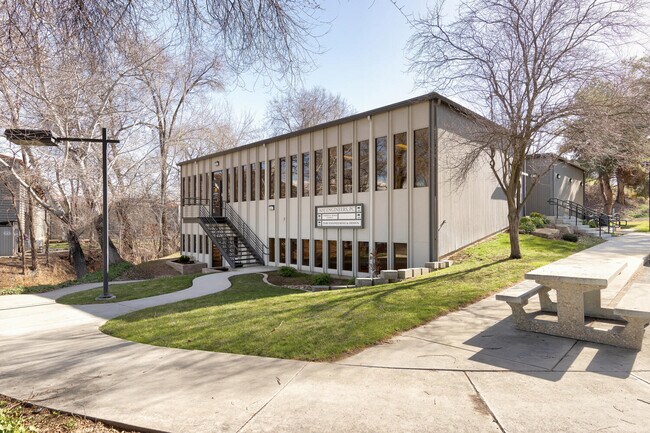 More details for 9751 W Chinden Blvd, Garden City, ID - Office for Lease
