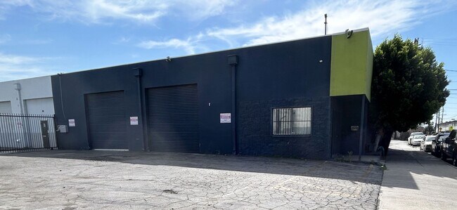 Plus de détails pour 7646 Densmore Ave, Van Nuys, CA - Industriel à louer