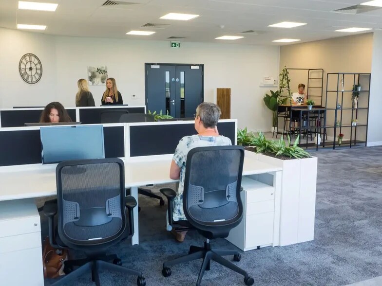 Heathrow Boulevard 3, 280-282 Bath Rd, West Drayton for lease - Interior Photo - Image 2 of 12