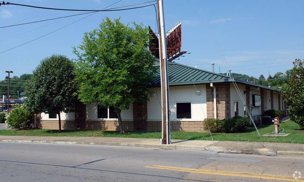 308 8th St, Bristol, TN à louer - Photo du bâtiment - Image 2 de 3