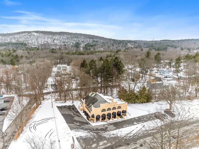 1123 South St, Fitchburg, MA à vendre - Photo principale - Image 1 de 25