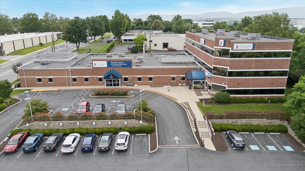 950 Wyomissing blvd, Wyomissing, PA à vendre - Photo du bâtiment - Image 2 de 6