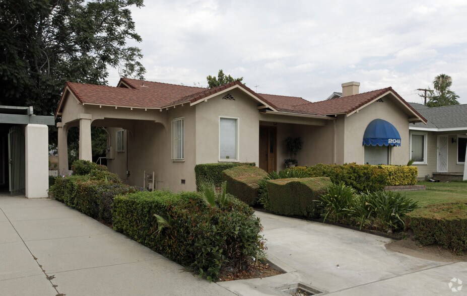 2048 N Waterman Ave, San Bernardino, CA à louer - Photo du bâtiment - Image 2 de 3