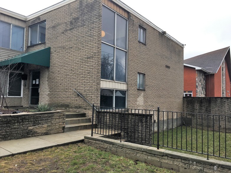 16810-16854 Lahser Rd, Detroit, MI à vendre - Photo du bâtiment - Image 2 de 11