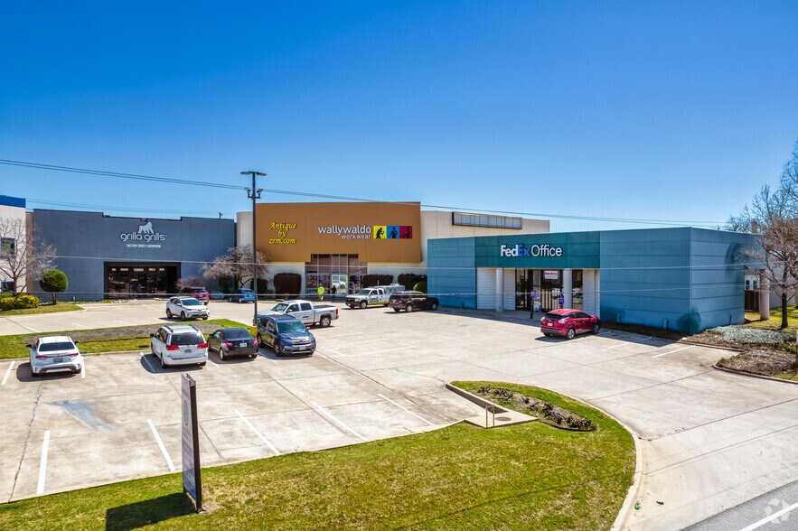 13940-13960 N Stemmons Fwy, Farmers Branch, TX à louer - Photo du bâtiment - Image 2 de 17