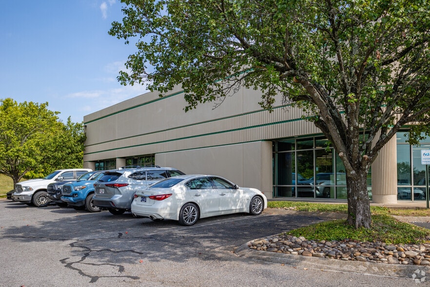 900-919 Airpark Center Dr, Nashville, TN for lease - Building Photo - Image 2 of 4