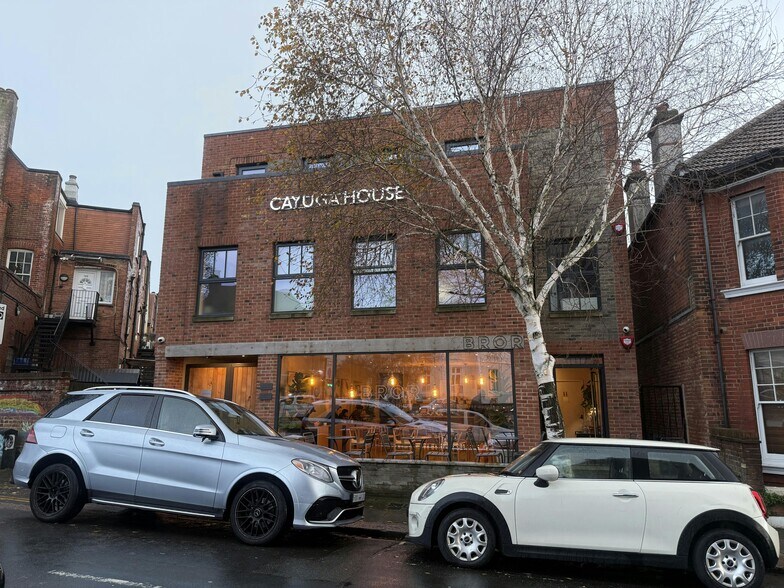 2A Addison Rd, Hove à louer - Photo du bâtiment - Image 2 de 2