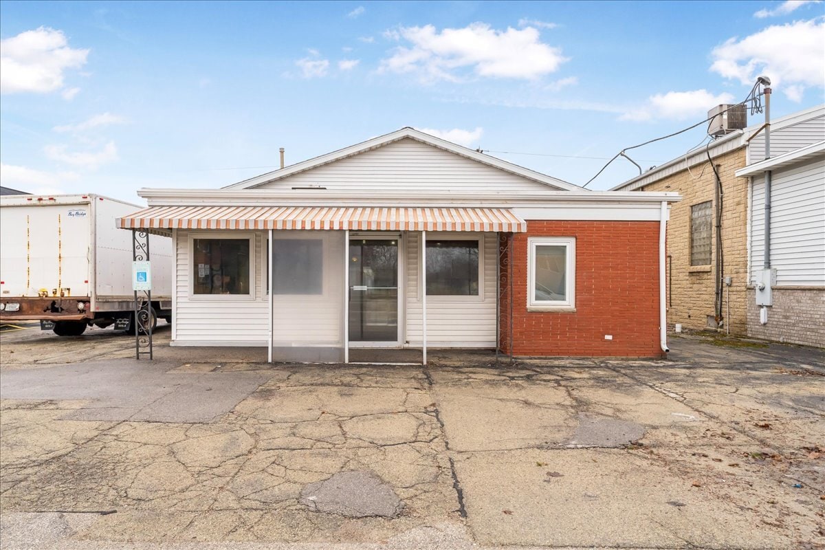 118 Main St, Luxemburg, WI for sale Primary Photo- Image 1 of 30