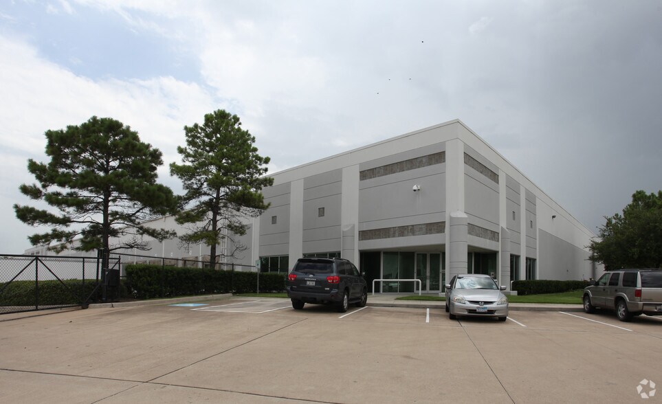 6315 West by Northwest Blvd, Houston, TX à louer - Photo du bâtiment - Image 3 de 3