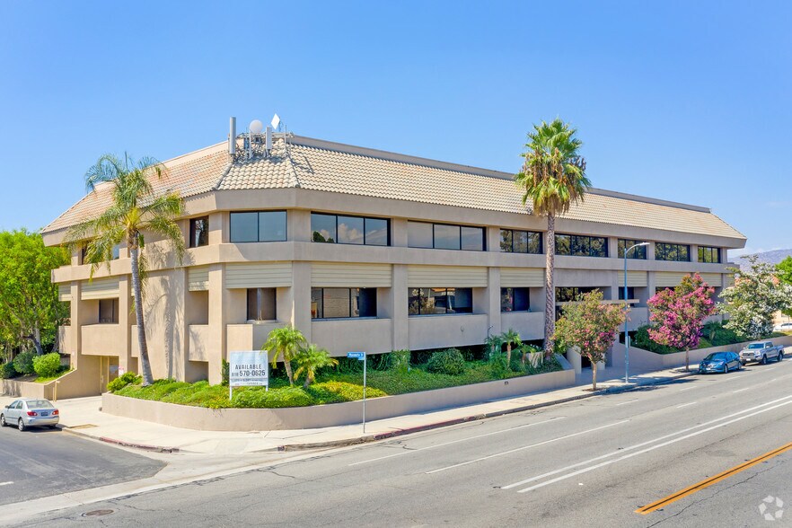 7301 Topanga Canyon Blvd, Canoga Park, CA à louer - Photo du bâtiment - Image 1 de 27