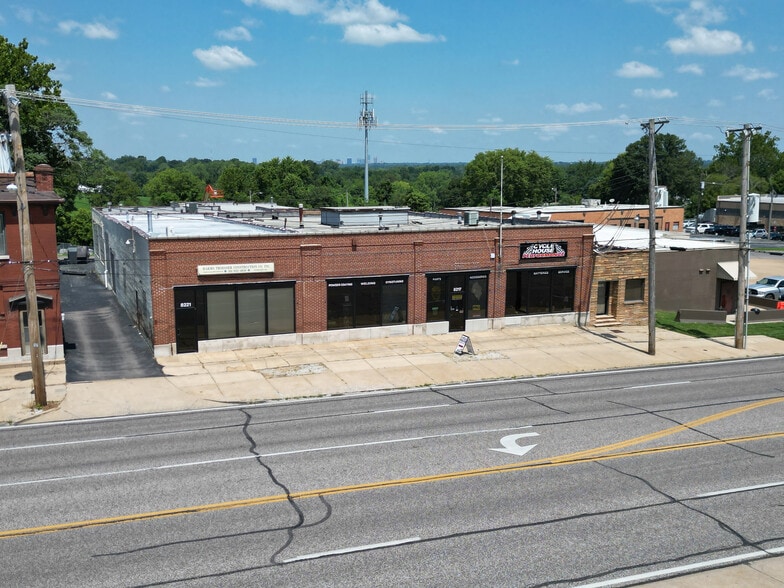 8213 Gravois Rd, Affton, MO for sale - Building Photo - Image 2 of 38