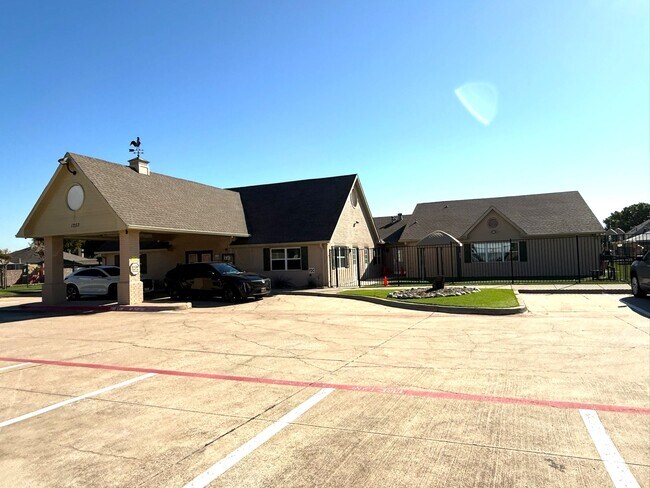 Plus de détails pour 1253 W Round Grove Rd, Lewisville, TX - Commerce de détail à vendre