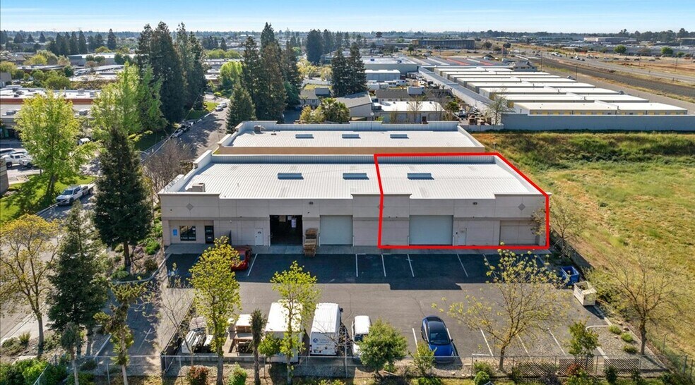 4753 W Jennifer Ave, Fresno, CA à louer - Photo du bâtiment - Image 2 de 14