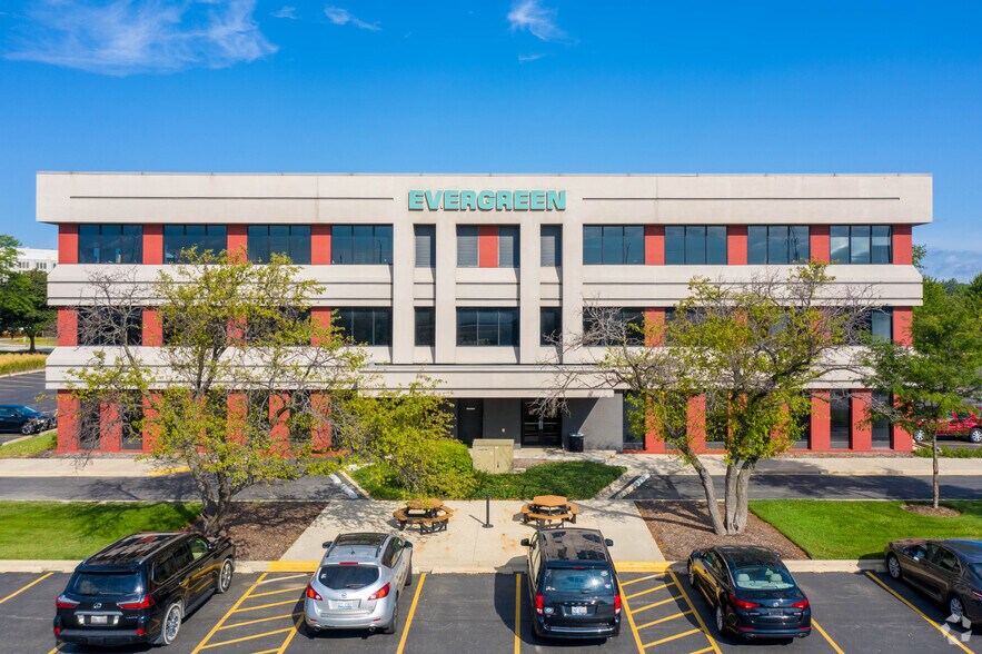 823 Commerce Dr, Oak Brook, IL à louer - Photo du bâtiment - Image 2 de 16