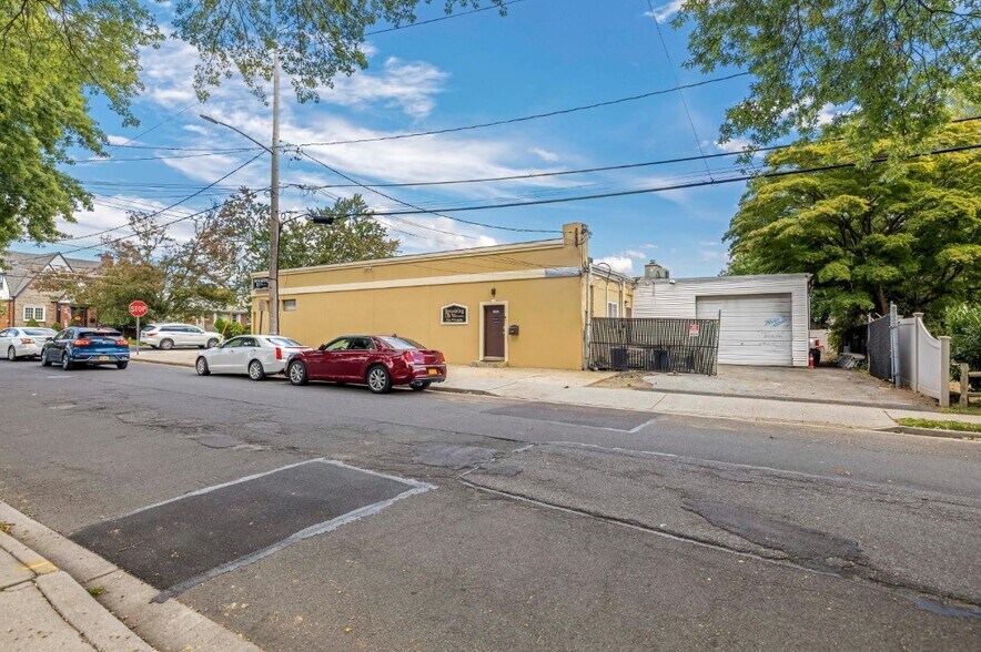 1097 Tulip Ave, Franklin Square, NY à louer - Photo du bâtiment - Image 1 de 10