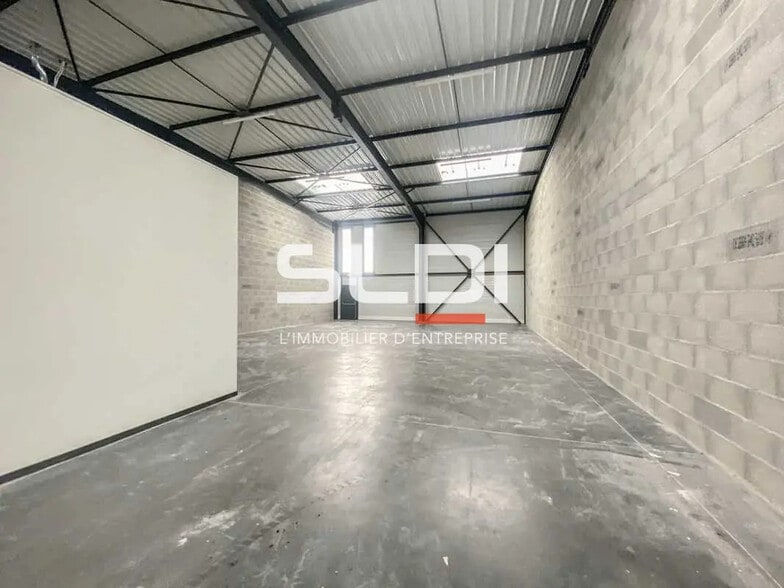 Office in Corbas for lease - Interior Photo - Image 2 of 5