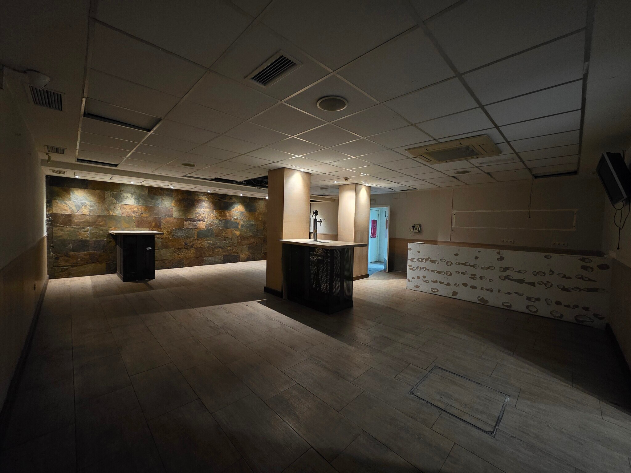 Calle de Víctor Andrés Belaúnde, 22, Madrid, Madrid for lease Building Photo- Image 1 of 21