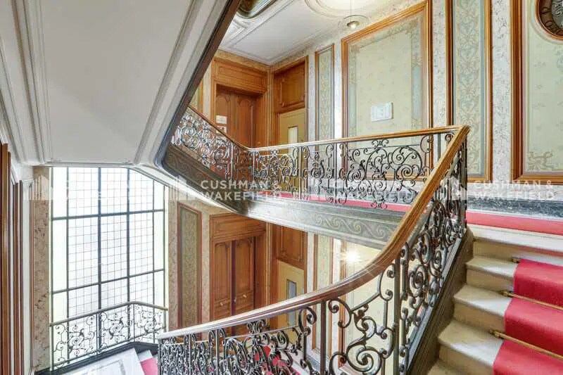 22 Avenue De La Grande Armée, Paris for lease - Interior Photo - Image 2 of 6