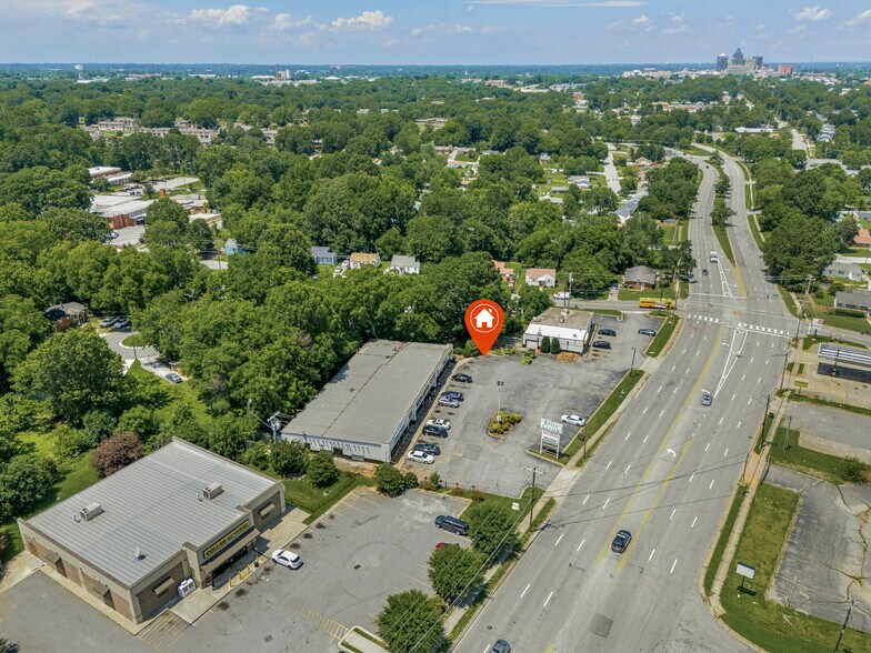 2006 Randleman Rd, Greensboro, NC à louer - Photo du bâtiment - Image 3 de 11