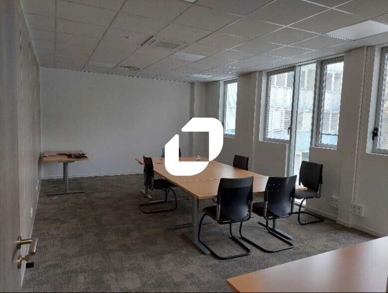 Bureau dans Rillieux-la-Pape à louer - Photo intérieure - Image 2 de 7