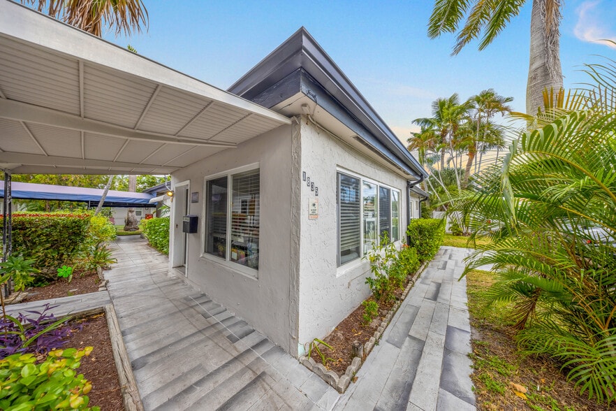 1835 Wilson St, Hollywood, FL for sale - Building Photo - Image 2 of 28