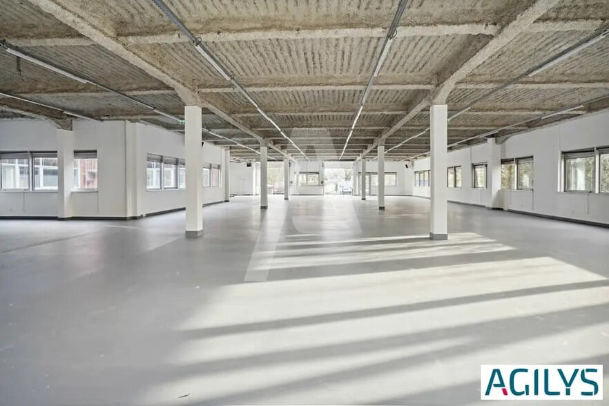 Flex in Les Ulis for lease - Interior Photo - Image 2 of 6
