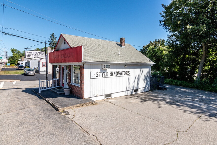1824 Warwick Ave, Warwick, RI à vendre - Photo du bâtiment - Image 2 de 17