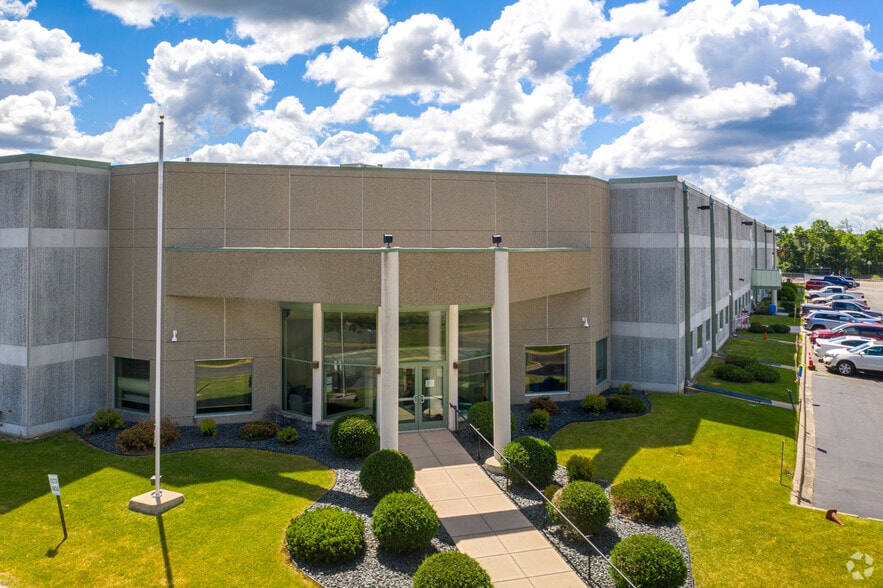 3440 N Winpark Dr, Minneapolis, MN for lease - Building Photo - Image 3 of 6