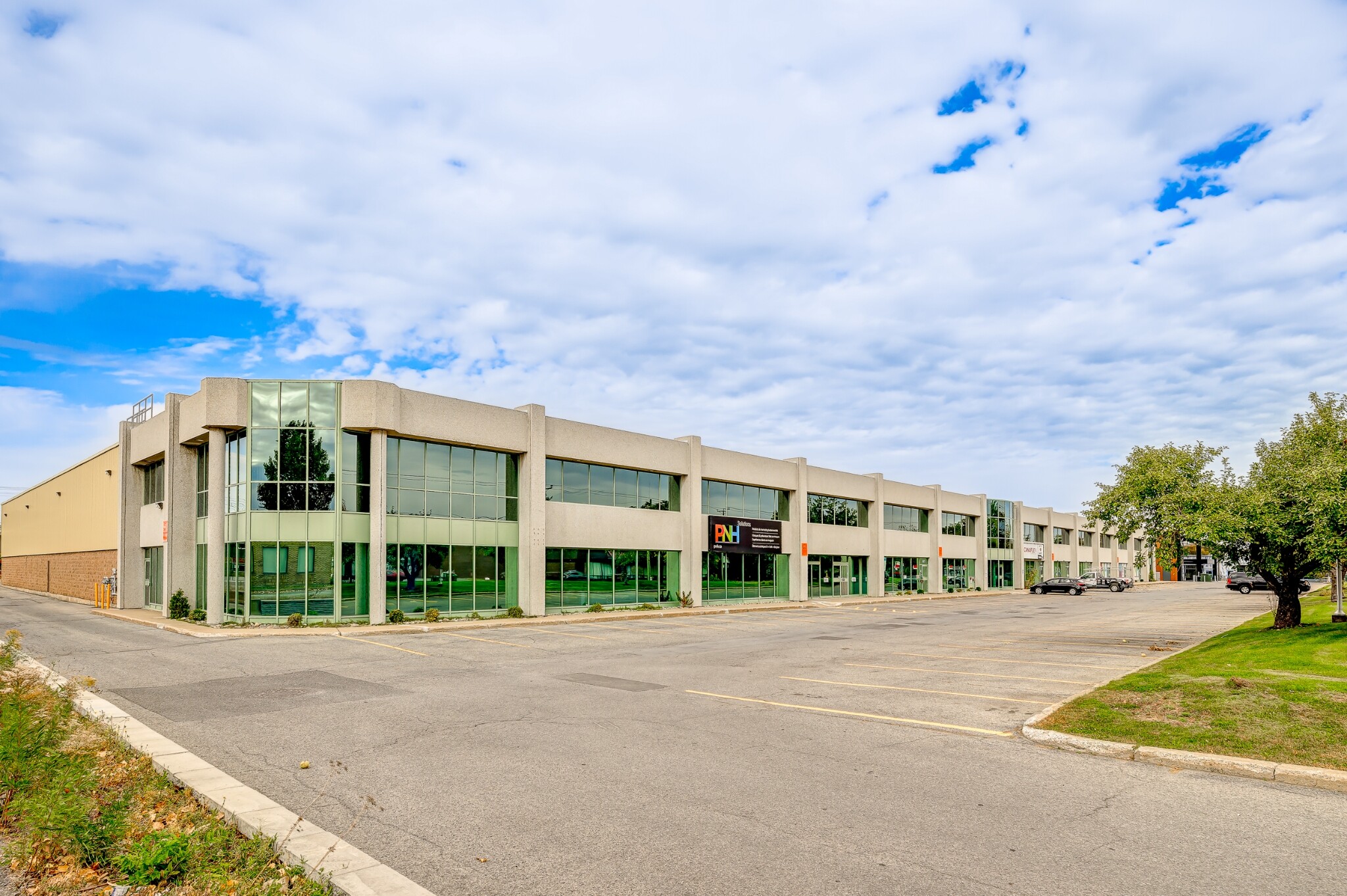 1925-1985 Boul Hymus, Dorval, QC for lease Building Photo- Image 1 of 17