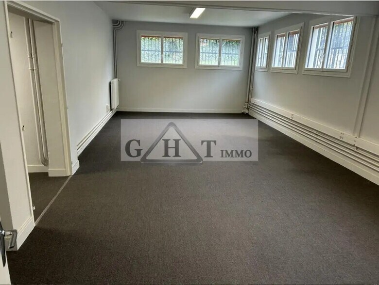 Industrial in Rueil-Malmaison for lease - Interior Photo - Image 2 of 6