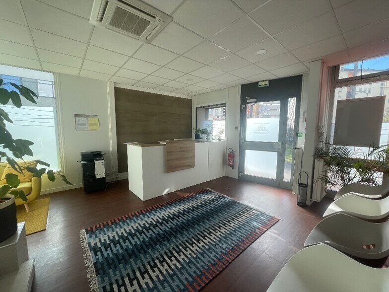 32 Rue Jacques-Louis Hénon, Lyon à louer - Hall d’entrée - Image 1 de 5