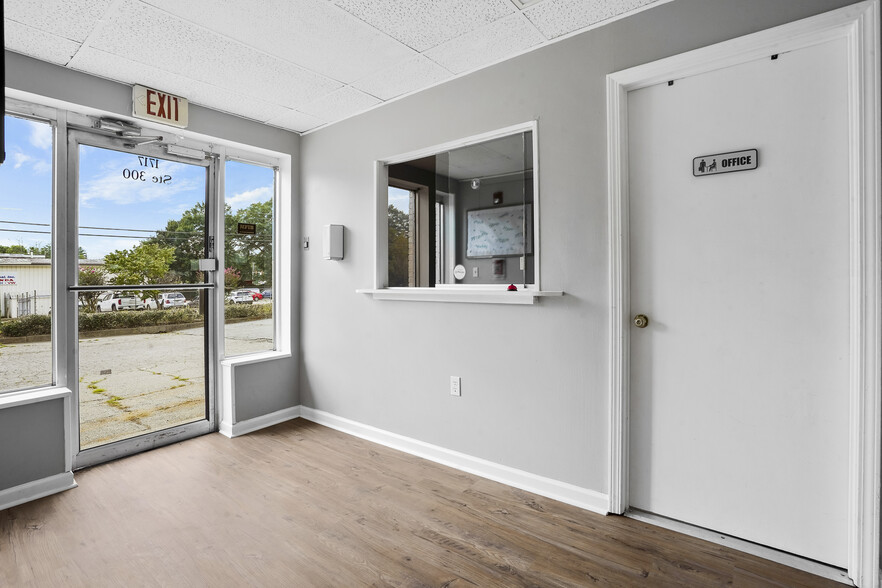 1717 Spring St SE, Smyrna, GA for lease - Building Photo - Image 2 of 25