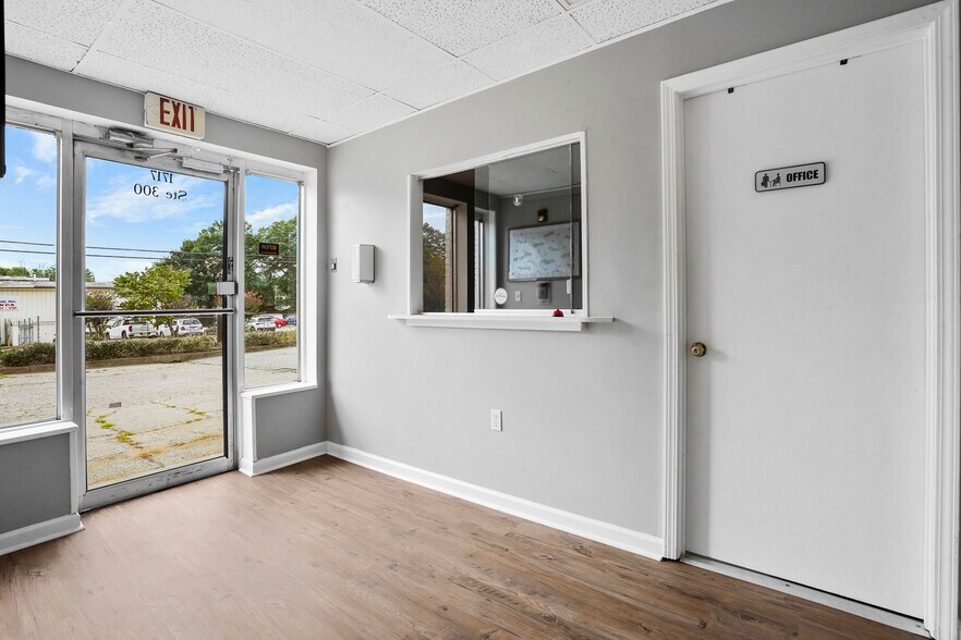 1717 Spring St SE, Smyrna, GA à louer - Photo du bâtiment - Image 2 de 25