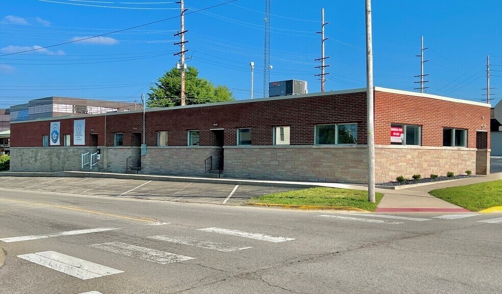 222 N Buffalo St, Warsaw, IN à louer - Photo du bâtiment - Image 1 de 16