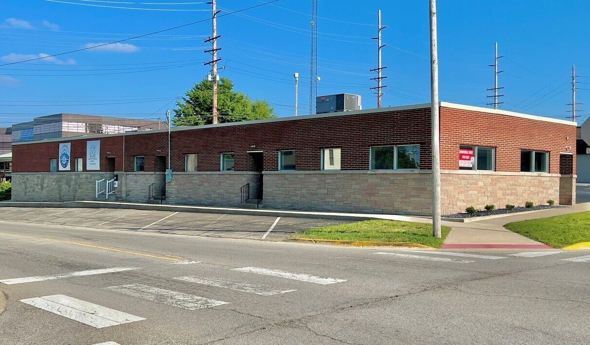 222 N Buffalo St, Warsaw, IN à louer Photo du bâtiment- Image 1 de 17