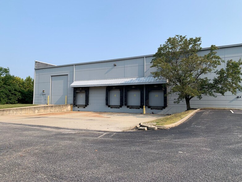 3780 Lake Park Dr, Covington, KY for lease - Building Photo - Image 2 of 4