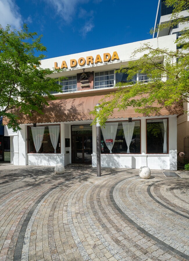 Plus de détails pour 177 Giralda Ave, Coral Gables, FL - Commerce de détail à louer