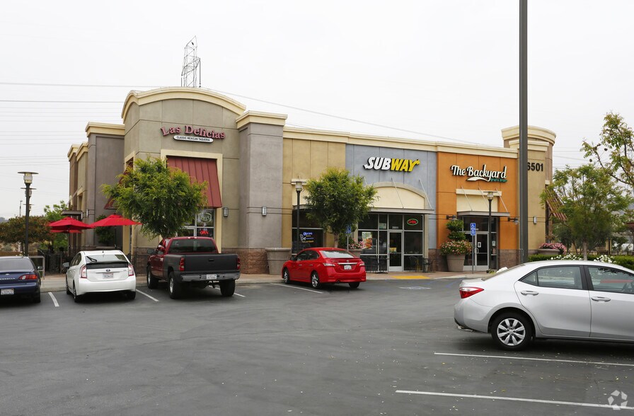 26501-26515 Golden Valley Rd, Santa Clarita, CA à vendre - Photo du bâtiment - Image 3 de 6