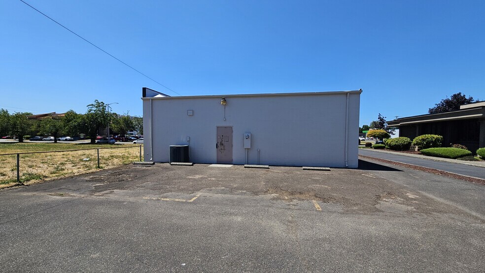 940 14th Ave, Longview, WA à louer - Photo du bâtiment - Image 3 de 8