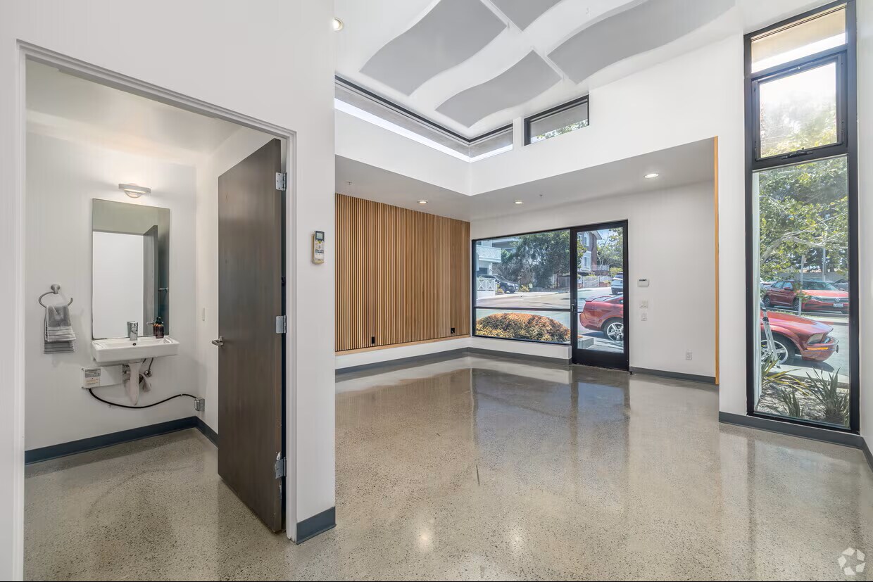 627 Aviation Way, Manhattan Beach, CA à louer Photo du bâtiment- Image 1 de 28