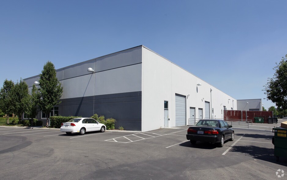 910 Riverside Pky, West Sacramento, CA for lease - Building Photo - Image 3 of 4