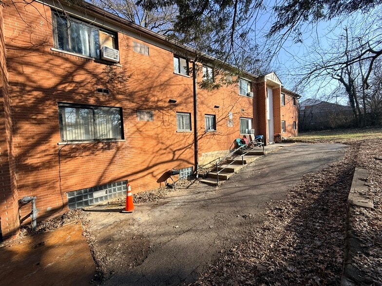 2535-2537 Lysle Rd, Cincinnati, OH for sale - Building Photo - Image 3 of 31