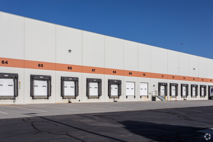 1420 S 4800 W, Salt Lake City, UT à louer - Photo du bâtiment - Image 3 de 4