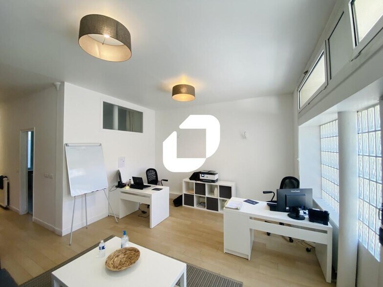 219 Rue De La Croix Nivert, Paris for lease - Interior Photo - Image 2 of 9