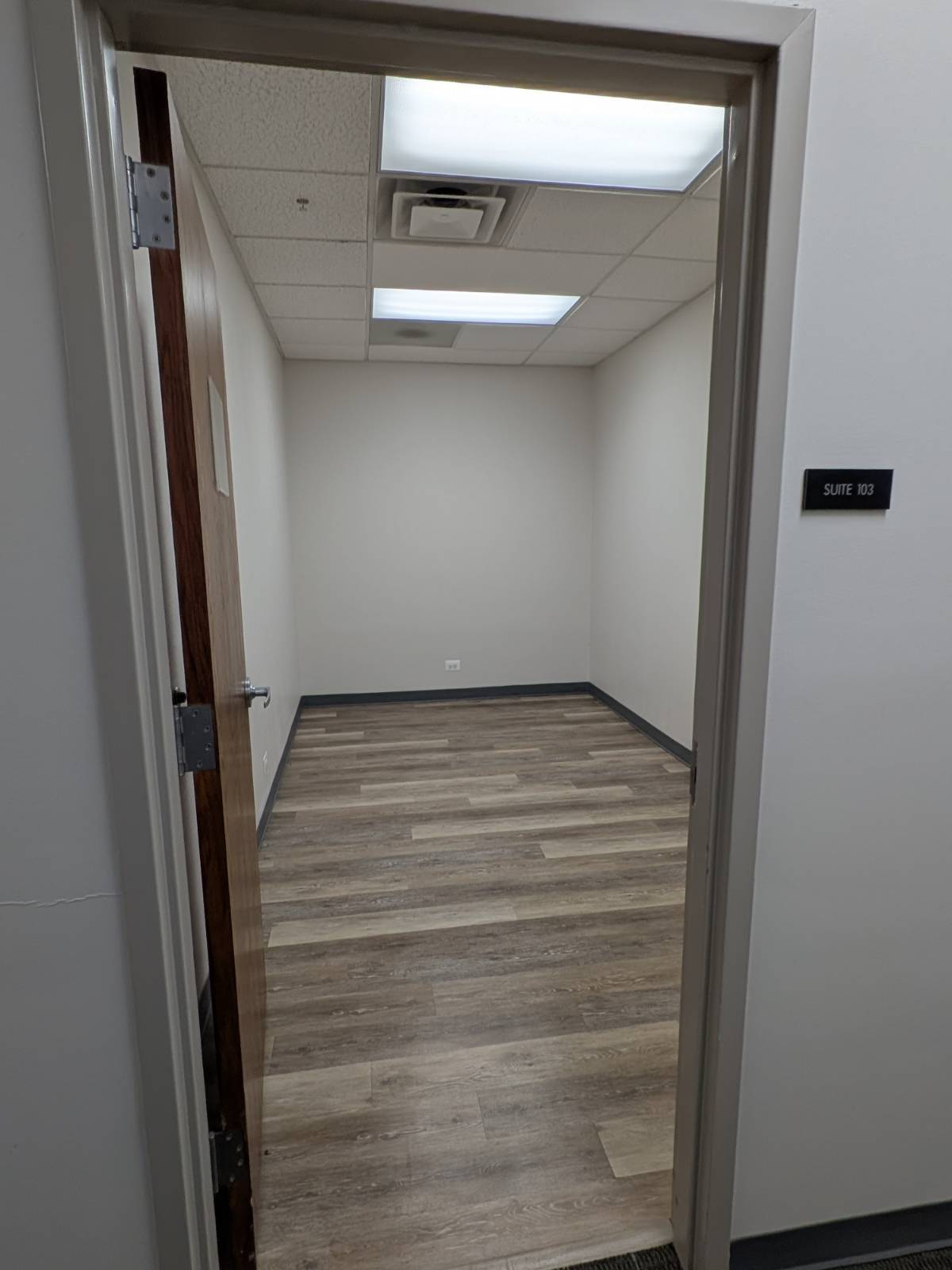 450 Airport Rd, Elgin, IL for lease Building Photo- Image 1 of 2