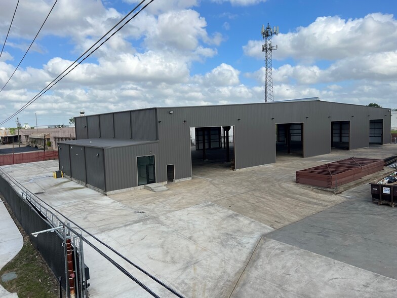 8411 Villa Dr, Houston, TX for lease - Building Photo - Image 2 of 24