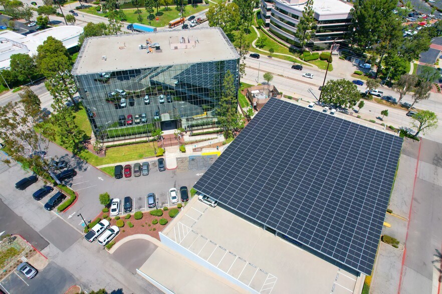 5800 S Eastern Ave, Commerce, CA à louer - Photo du bâtiment - Image 3 de 7