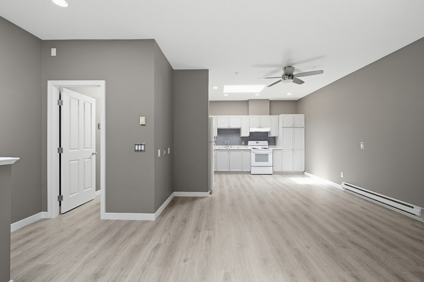 5678 199th St, Langley, BC V3A 1H8 - Unité 213 -  - Photo intérieure - Image 2 of 6