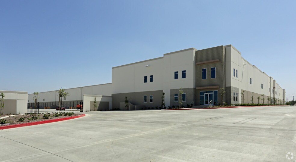 16380 Euclid Ave, Chino, CA à louer - Photo principale - Image 1 de 3