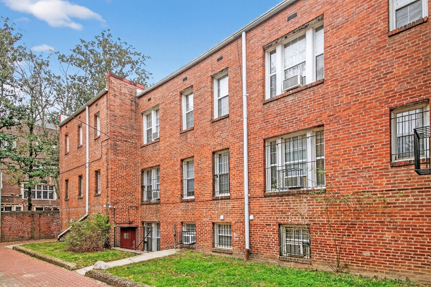 1818 Riggs Pl NW, Washington, DC for sale - Building Photo - Image 3 of 10